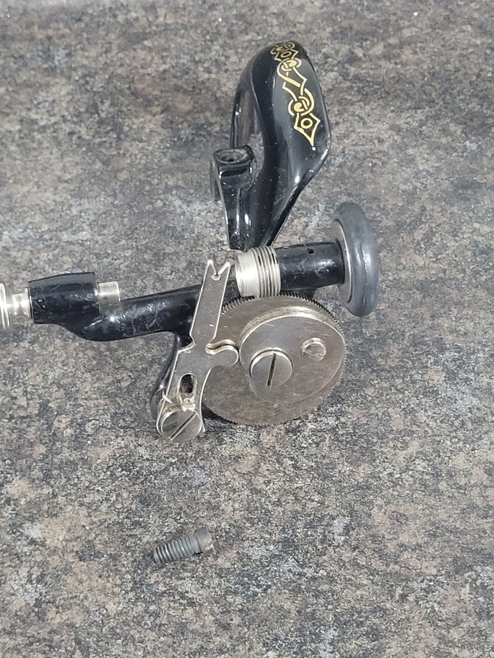 Singer Sewing Machine Model 128 Shuttle Bobbin Winder - Picture 5 of 6